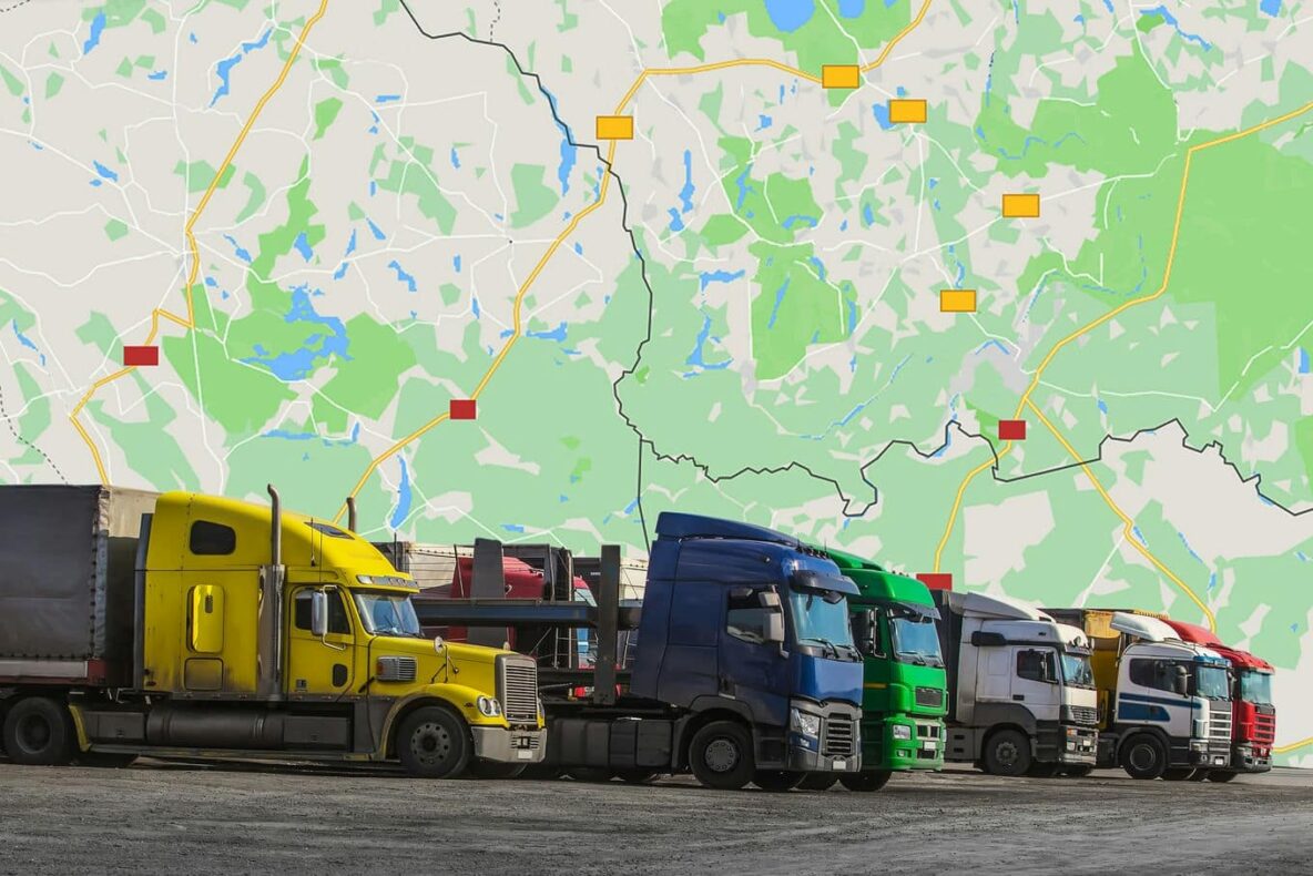 ciężarówki na tle mapy